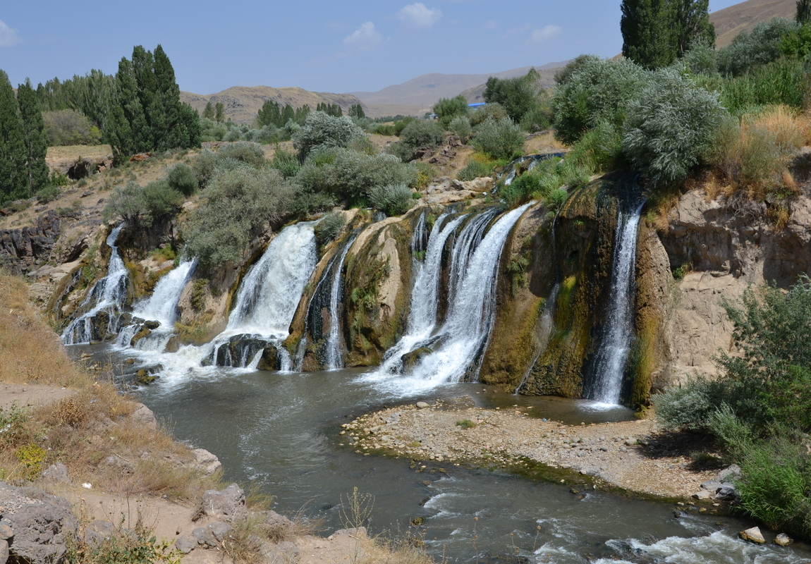 Muradiye waterfall